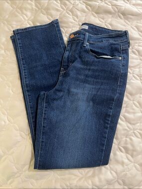 Signature by Levi Strauss Dark Wash Straight Classic Must Have Jeans All Year